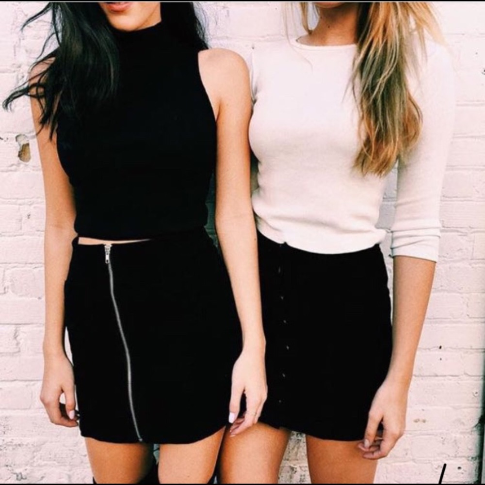 BRANDY MELVILLE SKIRT!!